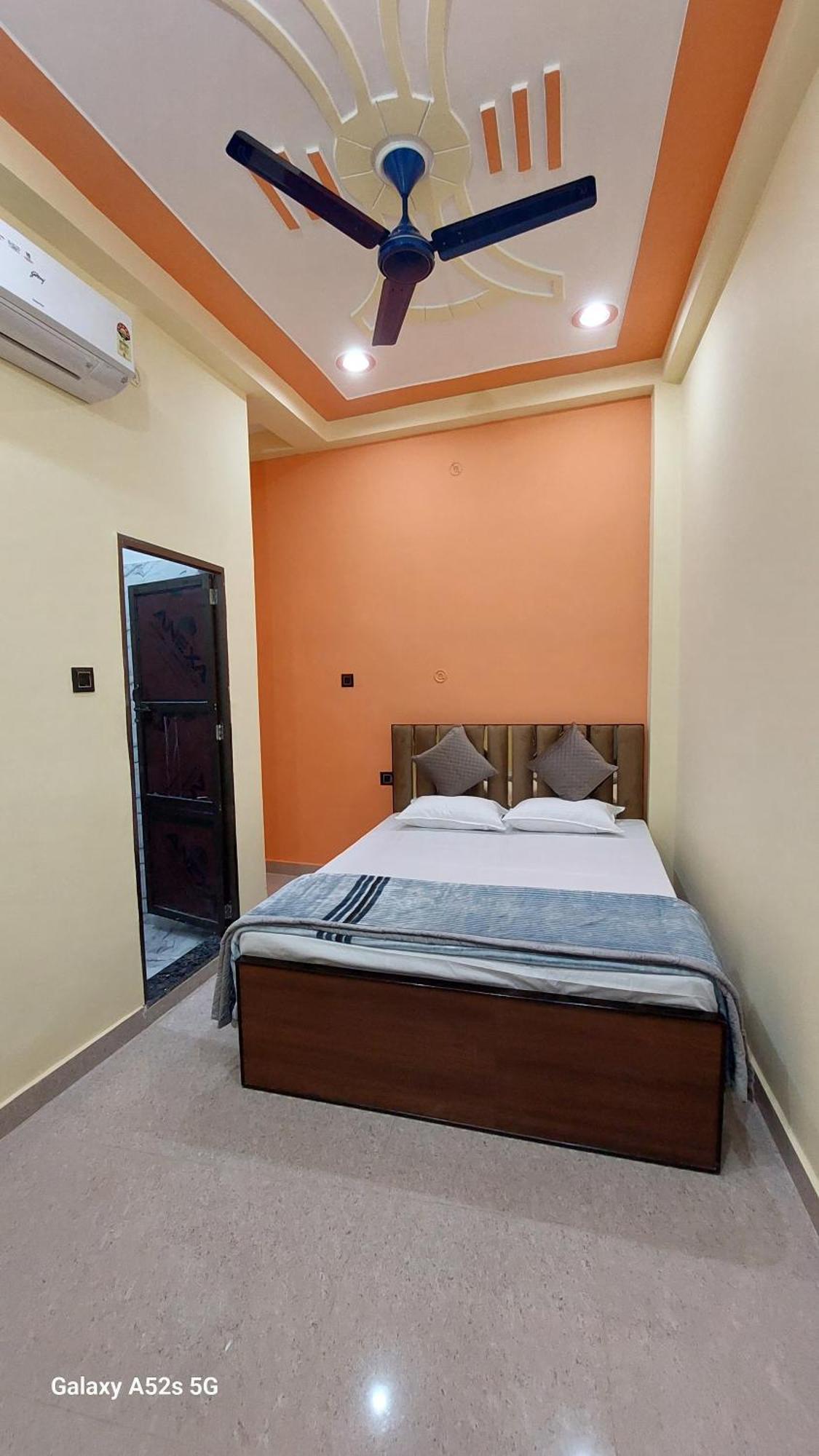 Narayani Paying Guest House Varanasi Ngoại thất bức ảnh