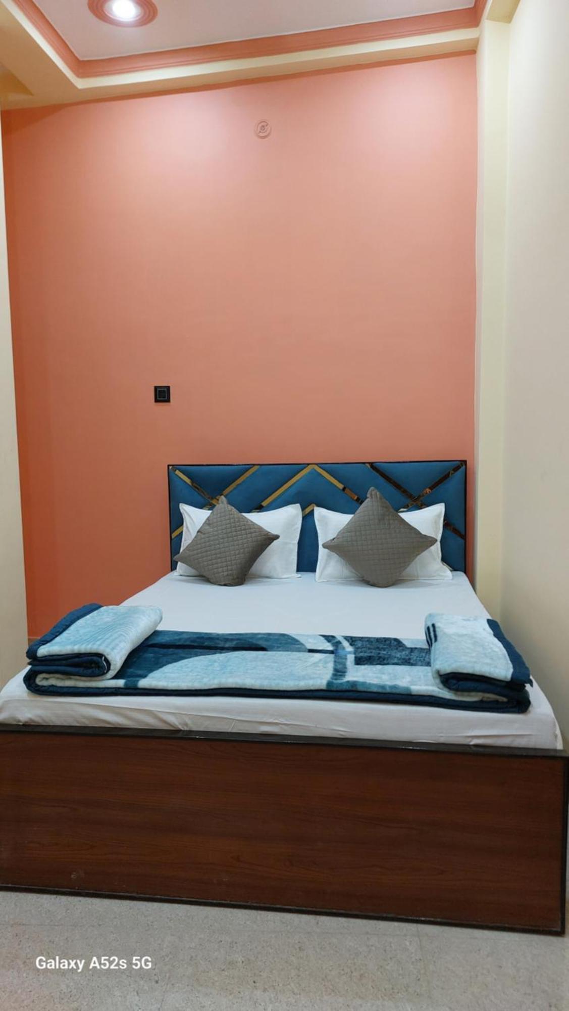 Narayani Paying Guest House Varanasi Ngoại thất bức ảnh