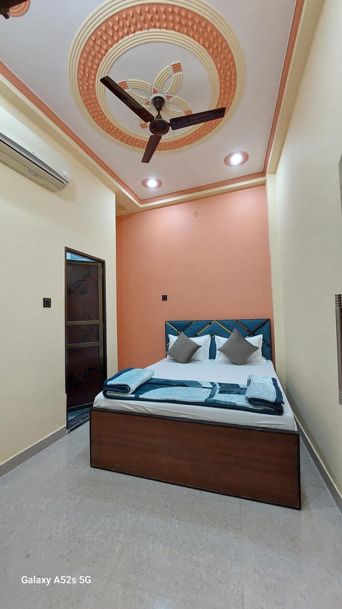 Narayani Paying Guest House Varanasi Ngoại thất bức ảnh