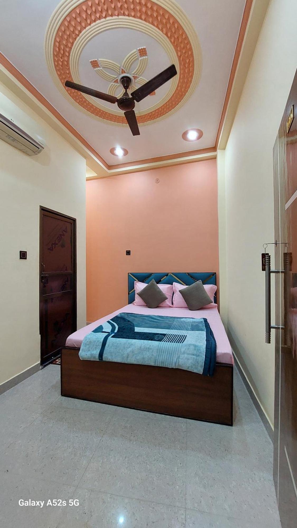 Narayani Paying Guest House Varanasi Ngoại thất bức ảnh