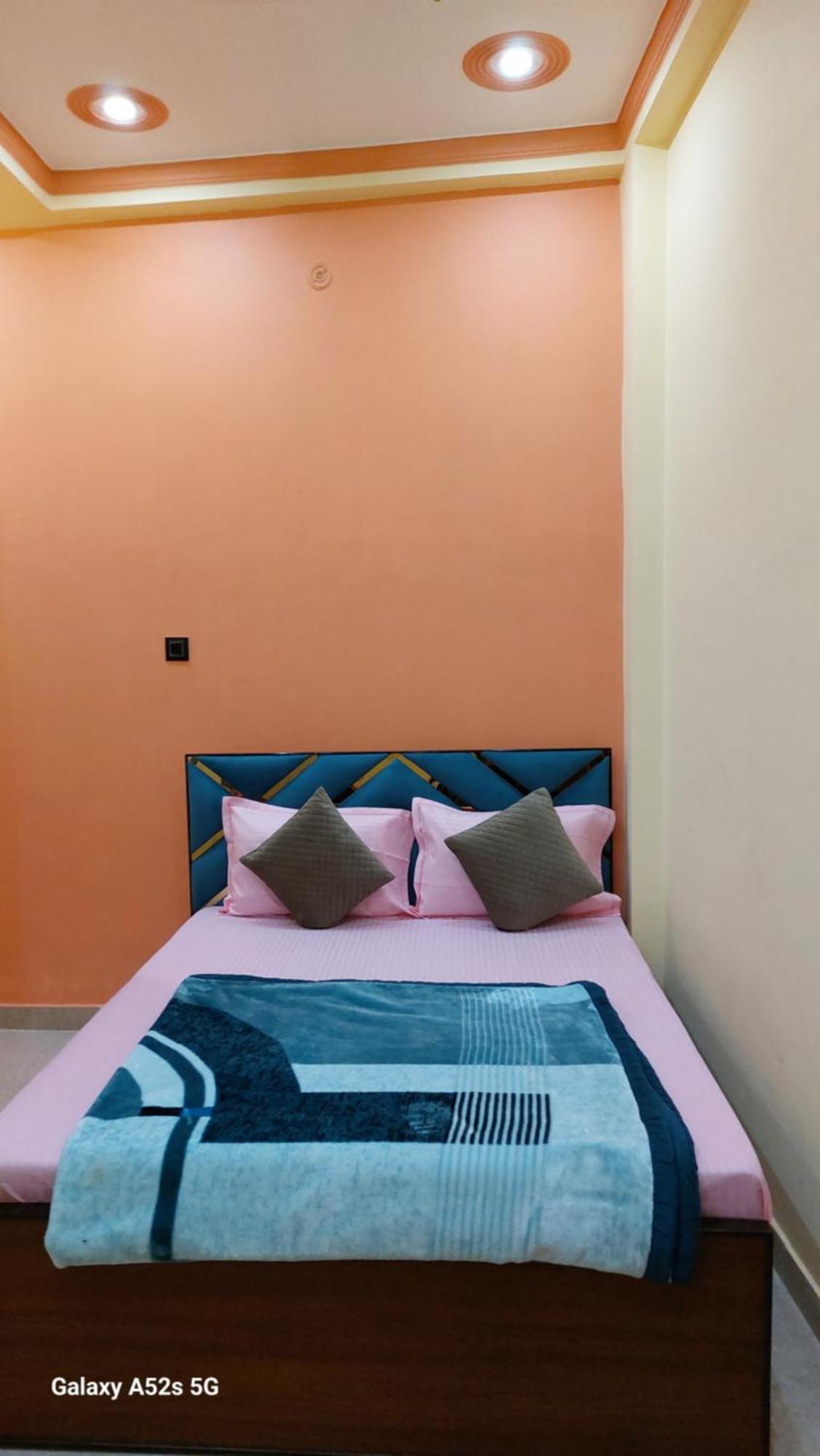 Narayani Paying Guest House Varanasi Ngoại thất bức ảnh